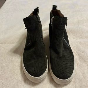 STEVE MADDEN Women's Carlen Suede Platform Sneakers Size  8 Olive